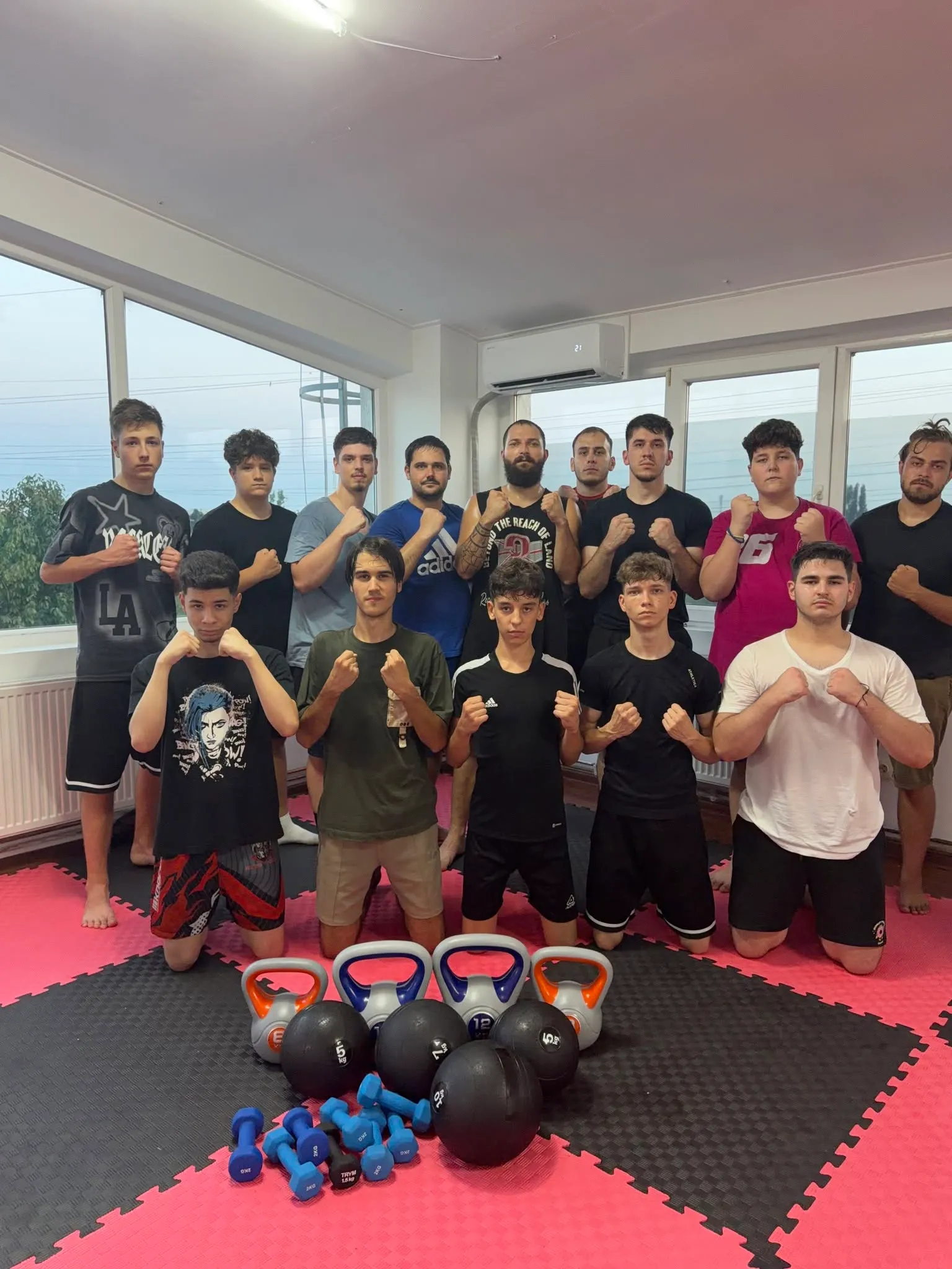 Grupa de adolescenți și adulți Regnum